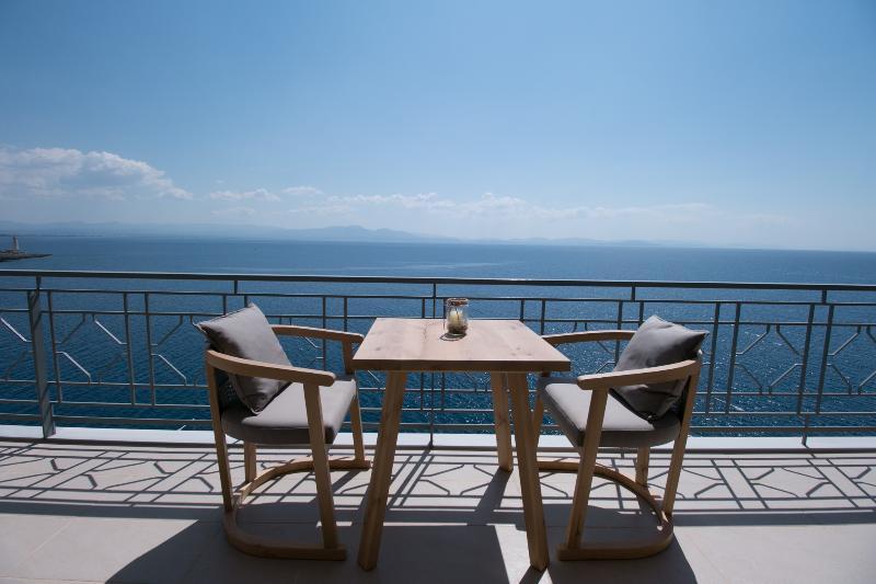 Infinity Hotel Gytheio Buitenkant foto